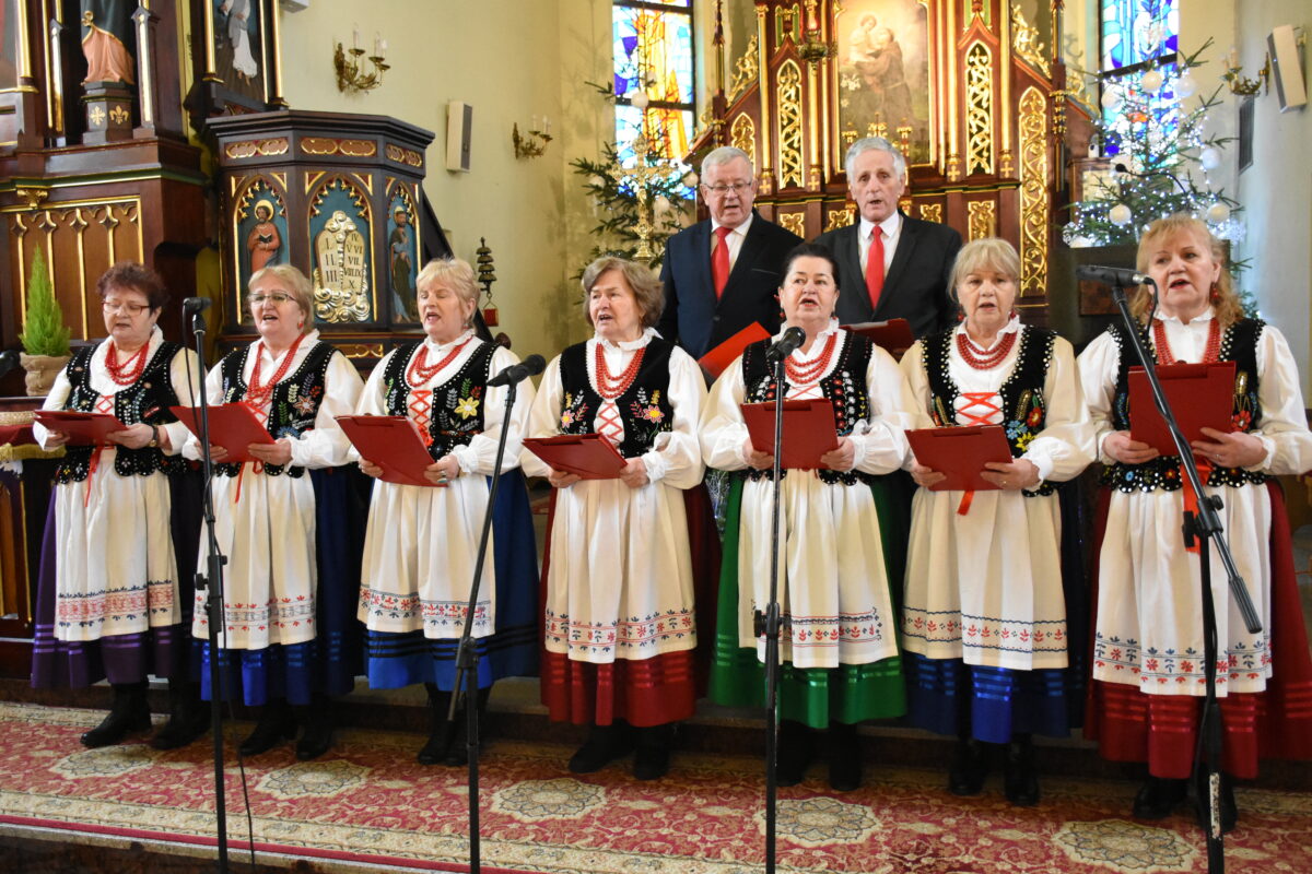 Zespół Jargocianie zaśpiewali kolędę "Stała nam się dziś nowina"