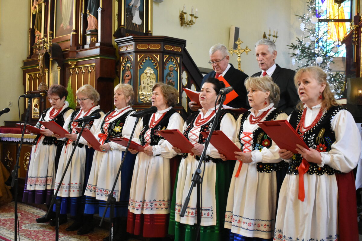 Zespół Jargocianie zaśpiewali kolędę "Witaj zbawicielu"
