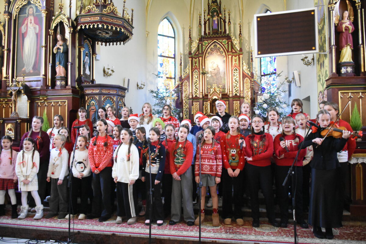 Zespół szkolno przedszkolnego im. Jana Twardowkiego z Jarocina zaśpiewał "Złota Jerozlima"