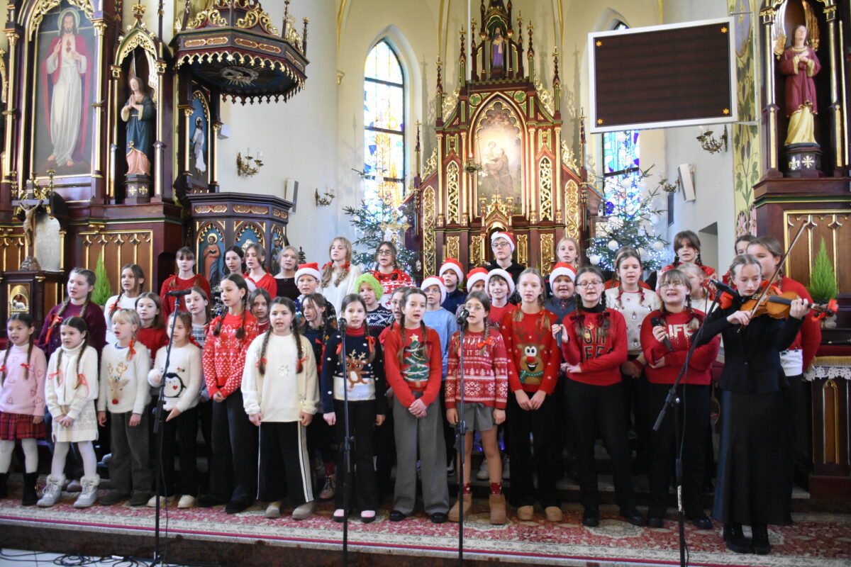 Zespół szkolno przedszkolnego im. Jana Twardowkiego z Jarocina zaśpiewał "Uciekali"