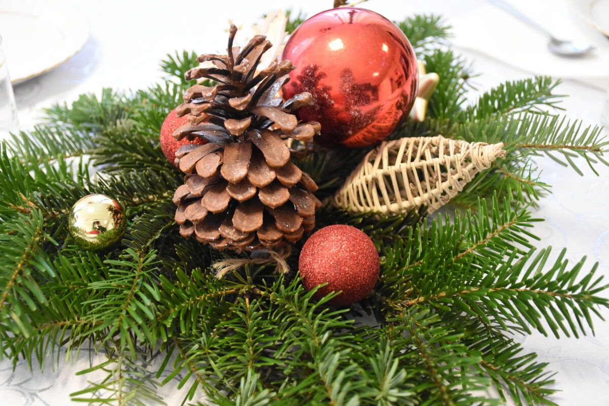 DSC_8842 Stroik z bombkami i szyszką