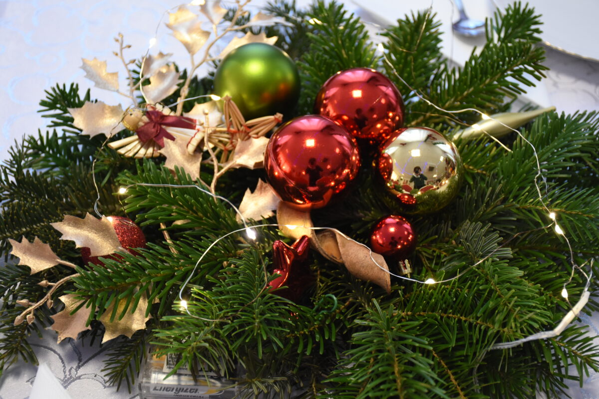 DSC_8845 Stroik z bombkami i liściami złotymi