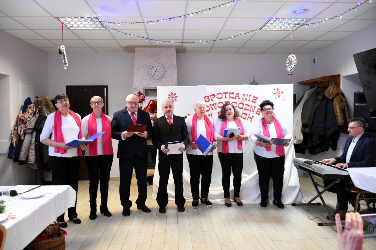 DSC_8874 Zespół Brokaty śpiewa z pięknym akompaniamentem przygotowanym przez pana Marka Szulikowskiego.
