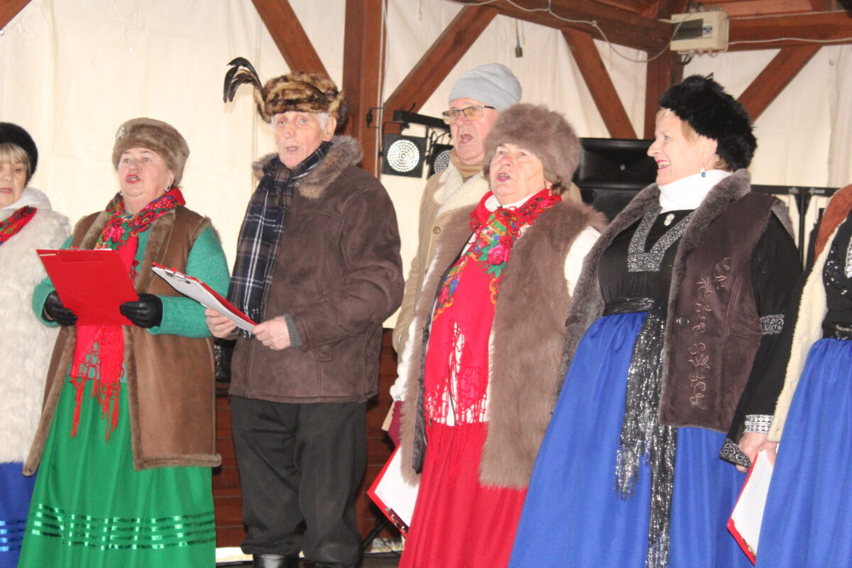 Zbliżenie na zespół wokalny Jargocianie