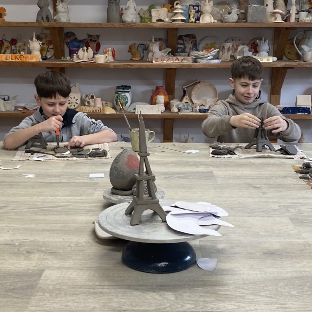 wieży Eiffly już powstają