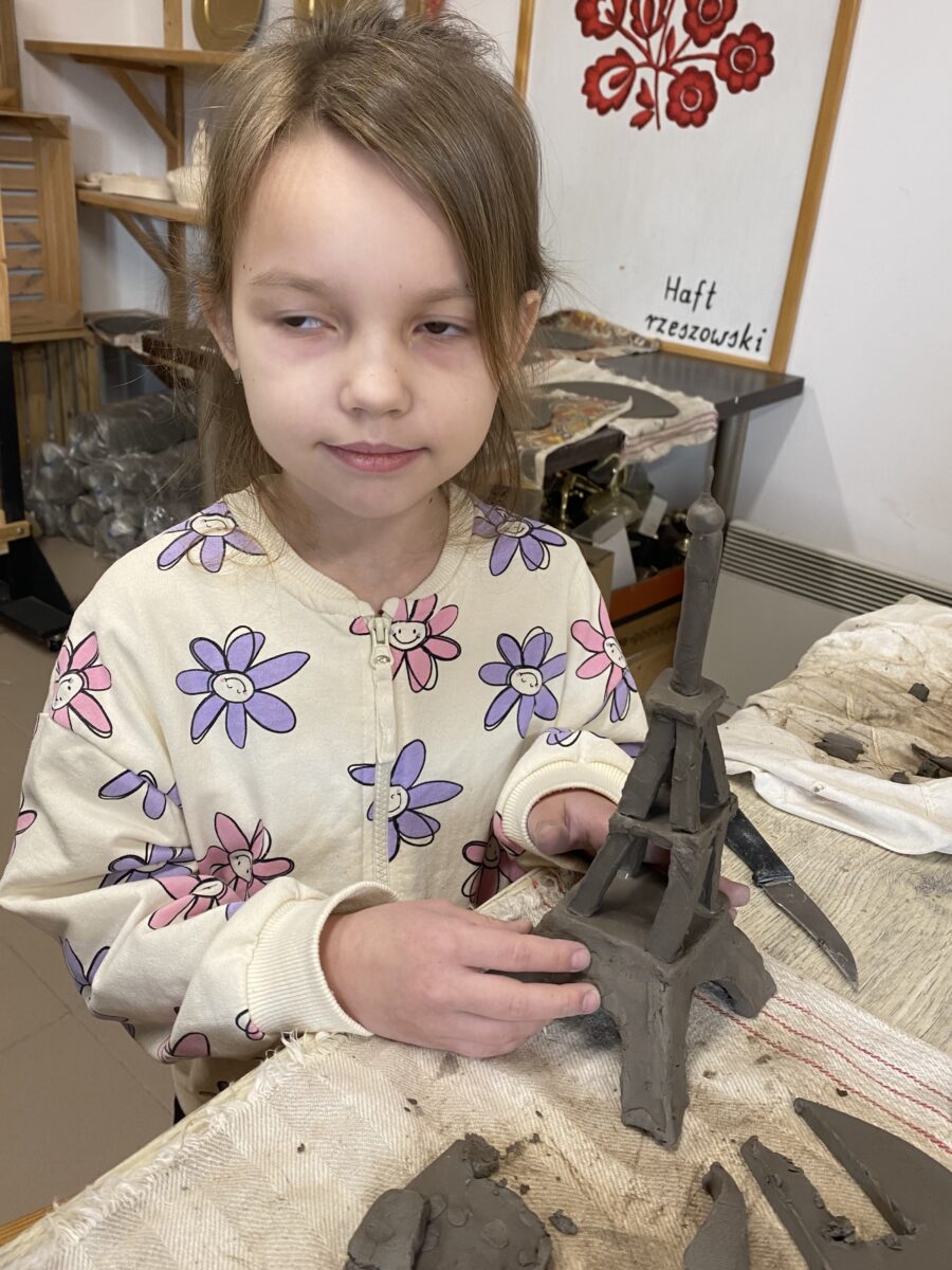 Maja skończyła swoją wieże Eiffla