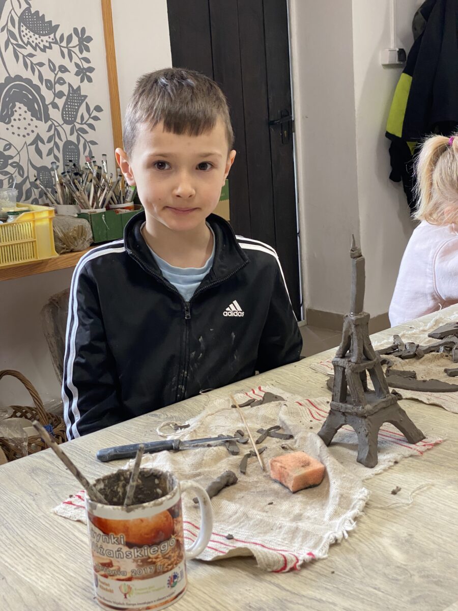 Olek skończył swoją wieże Eiffla