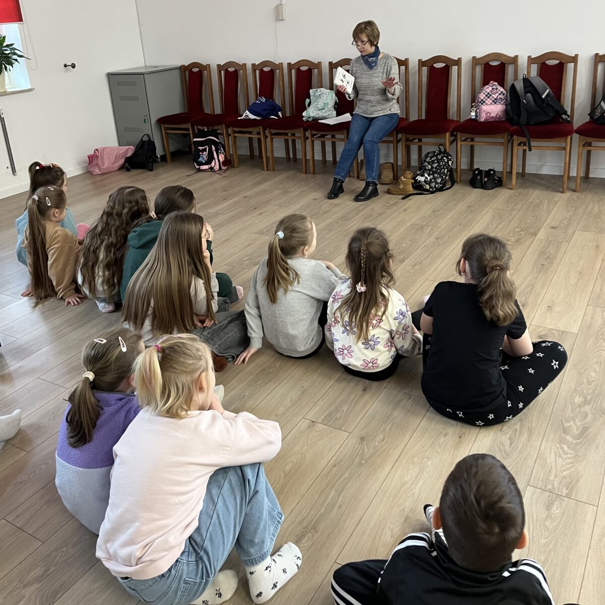 Wszystkie dzieci słuchają przygodę Mikołajka