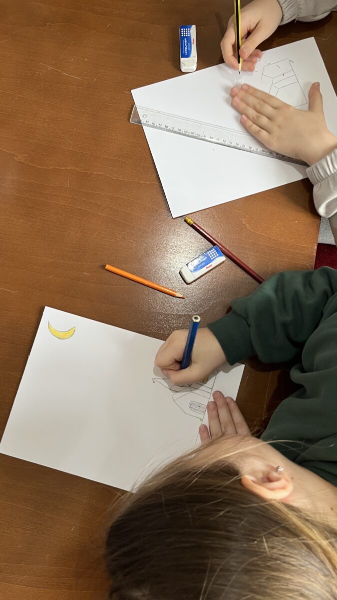 Rysują i pomagają się linijkami