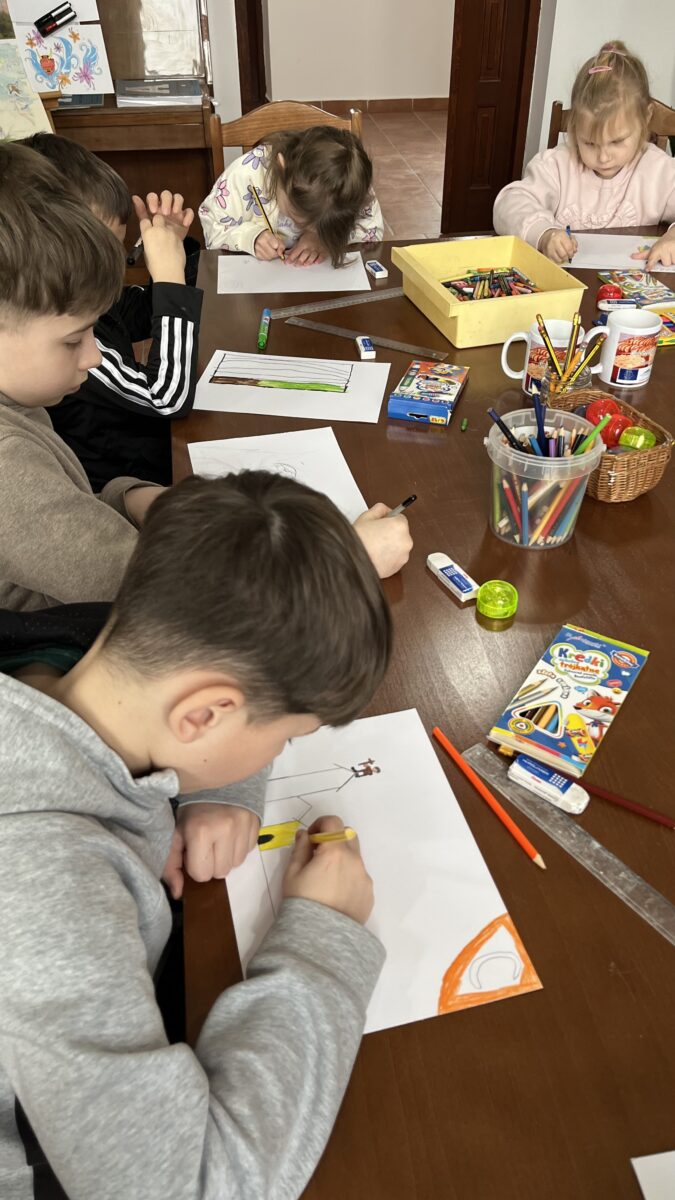 Druga grupa rysuje jak malarze z Francji