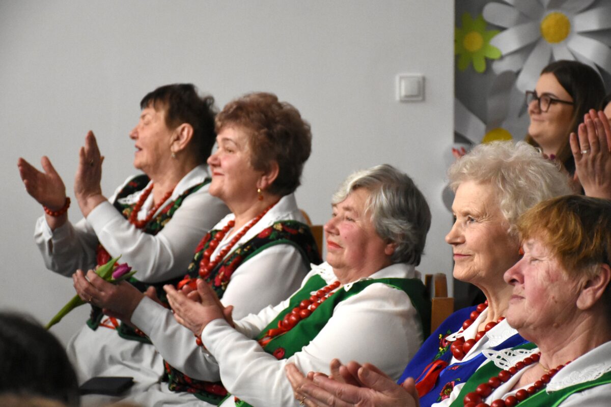 Zespół Wesołe Kumosie bije brawo