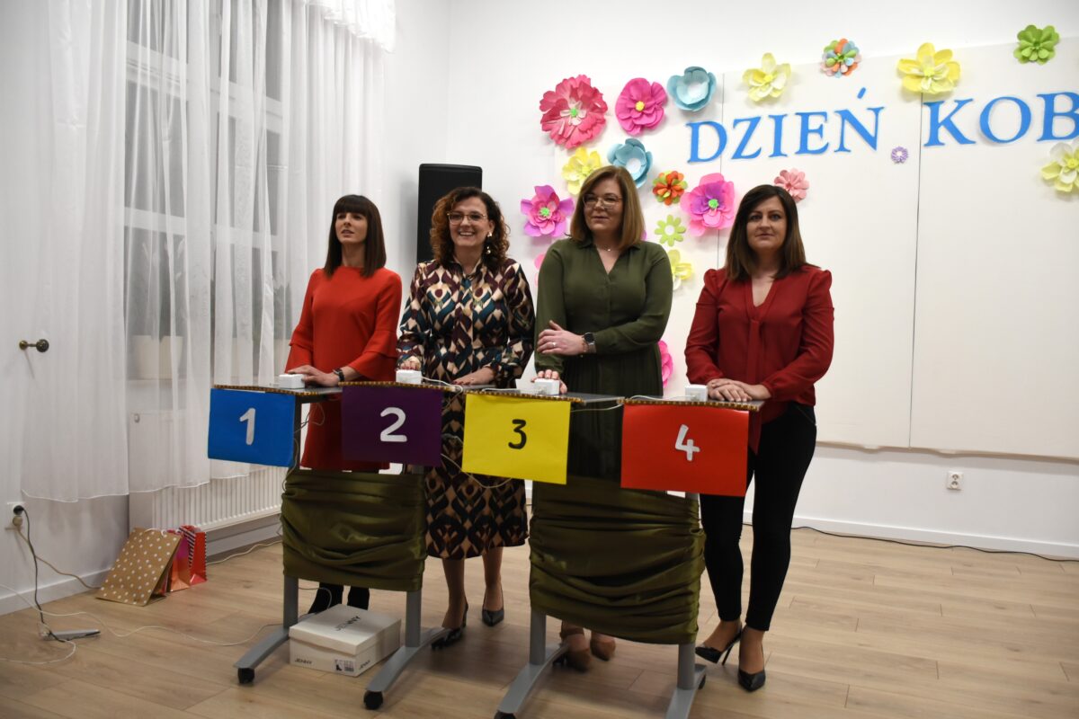 Kobiety wzięły udział w turnieju „Jaka to nuta”