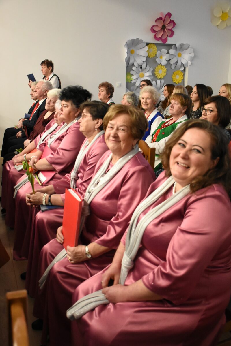 Zespół Brokaty z dużym uśmiechem