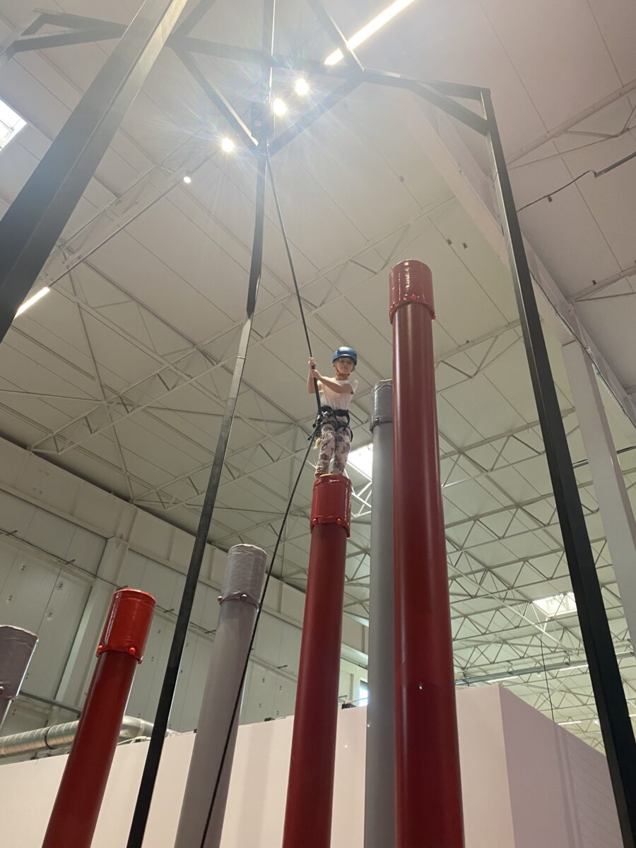 Justynka prawie przy najwyższym słupku