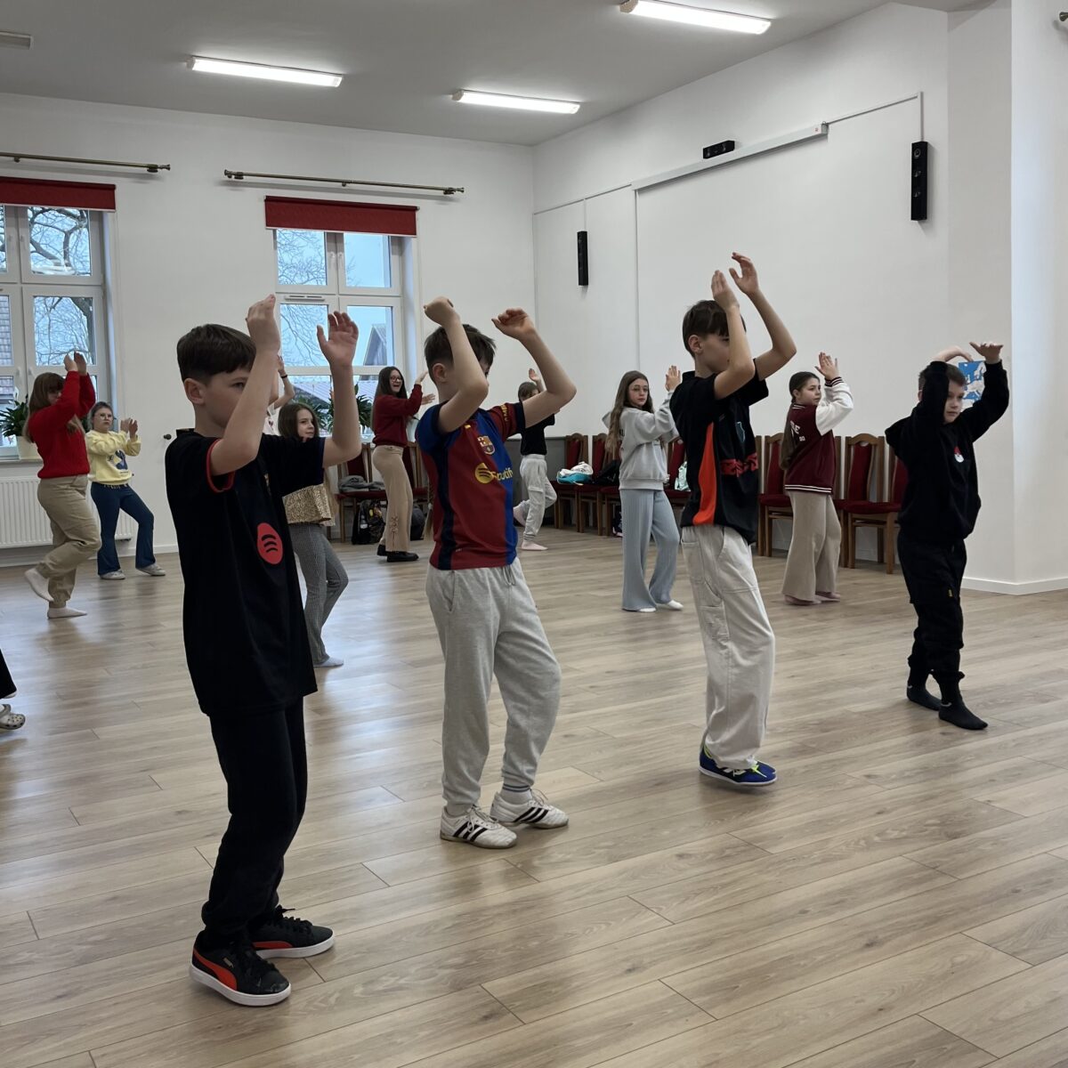 Chłopaki też uczestniczyli na taniec