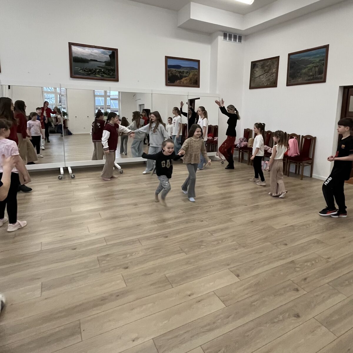 Dwie pary pod żąd już się trzymają za ręce