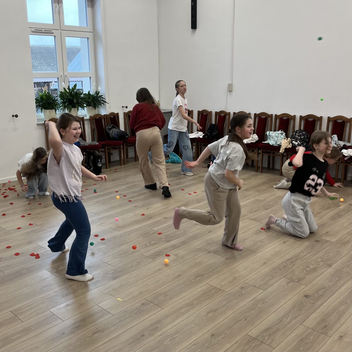 Dziewczyny są gotowe do rzucania piłek