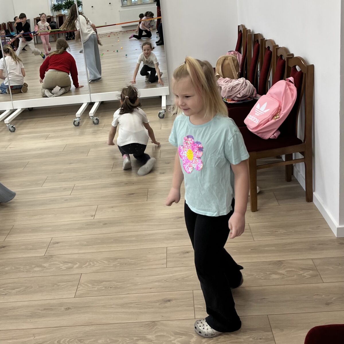 Julka zastanawia się gdzie rzucać piłkę