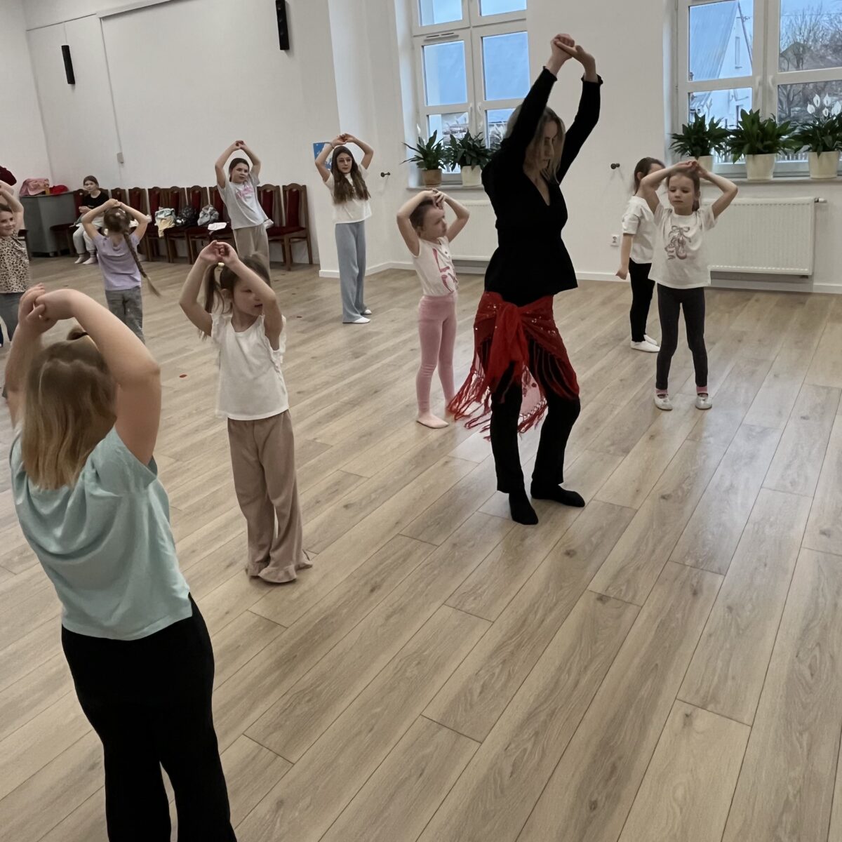 Kolejny taniec pokazuje pani Lidia