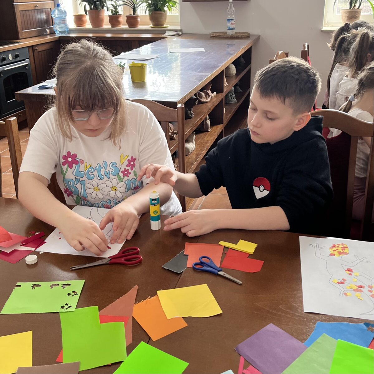 Dominik i Amelka się koncentrują nad każdym swoim ruchem
