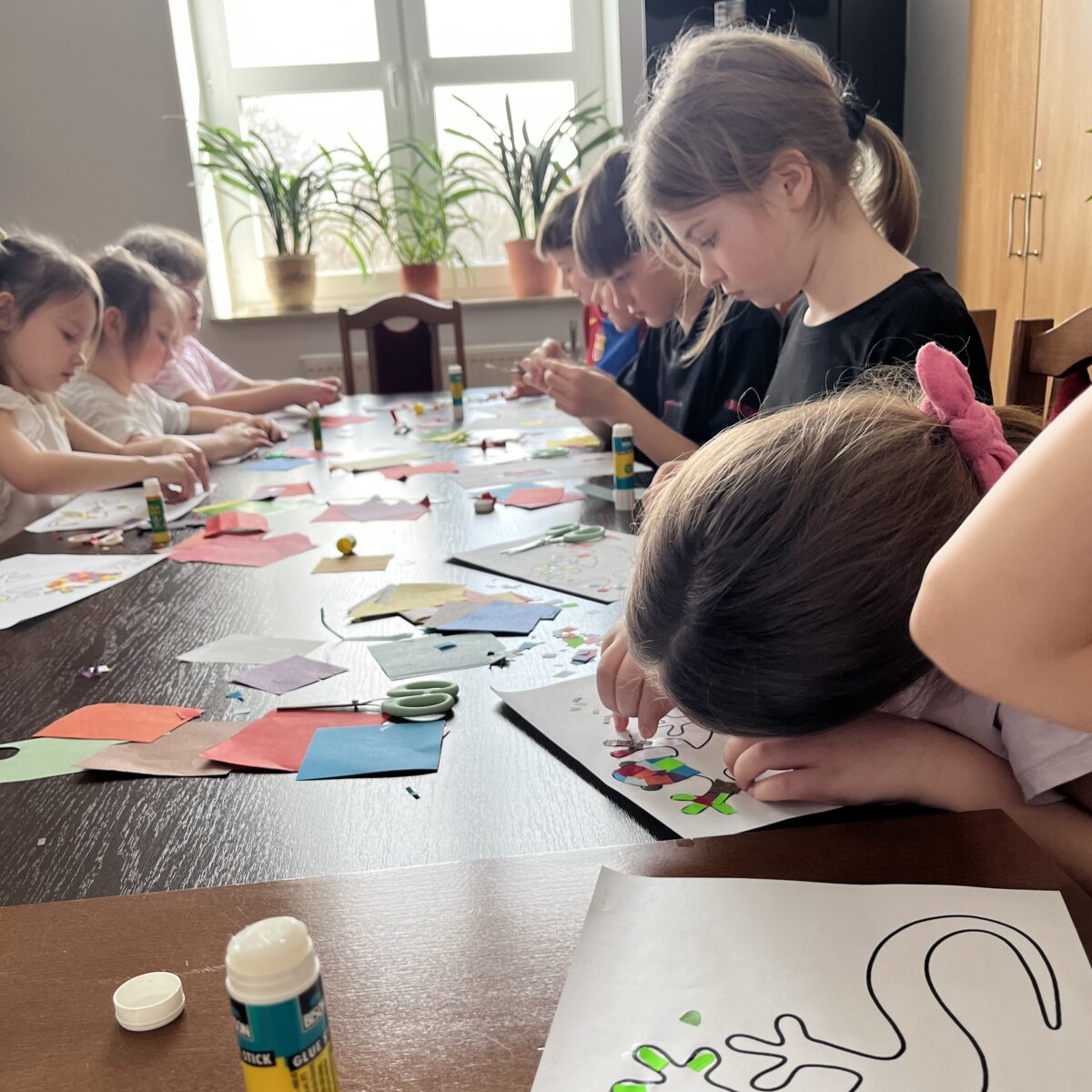 Każde dziecko patrzy na swoją prace