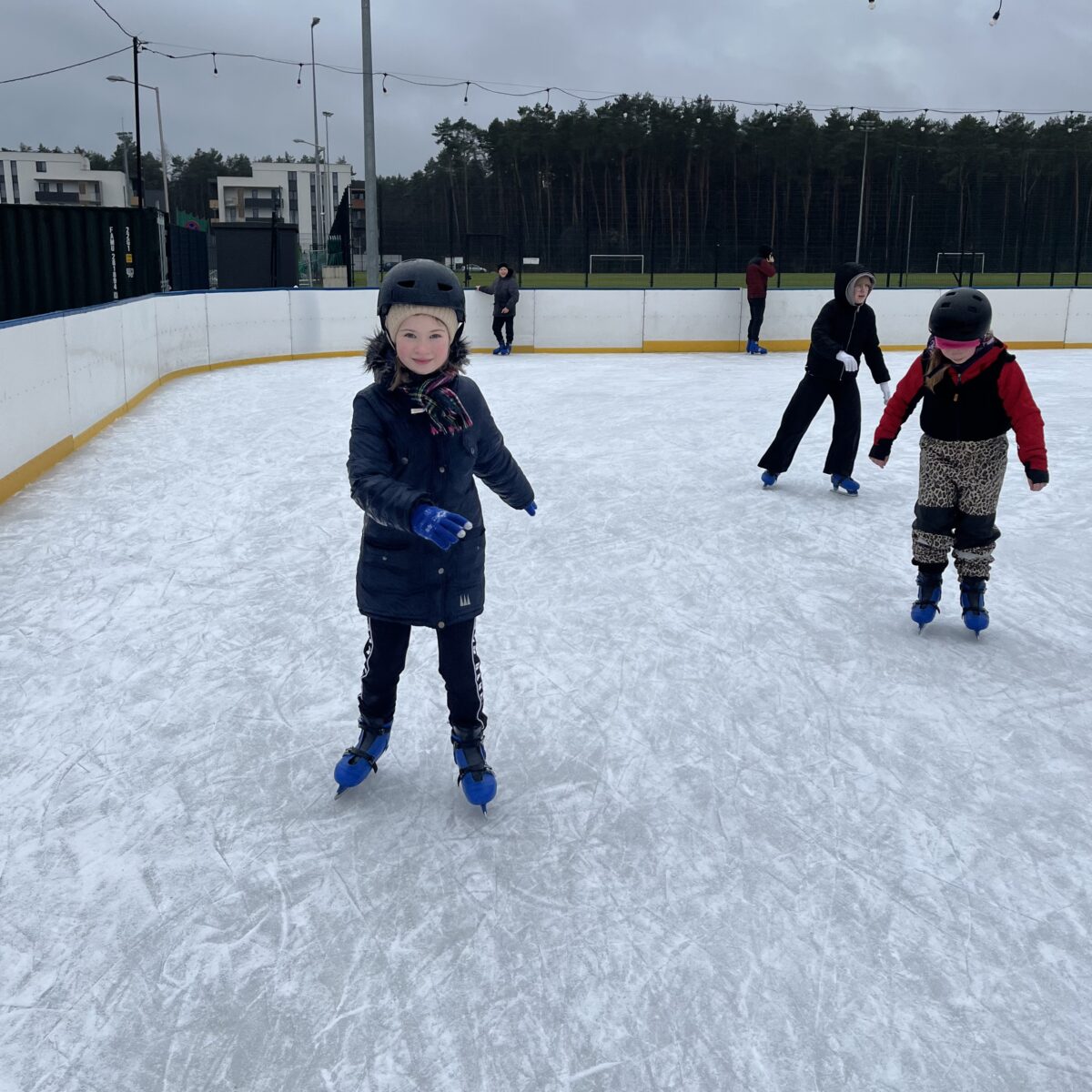 Maja już jeździ odważnie sama i z uśmiechem