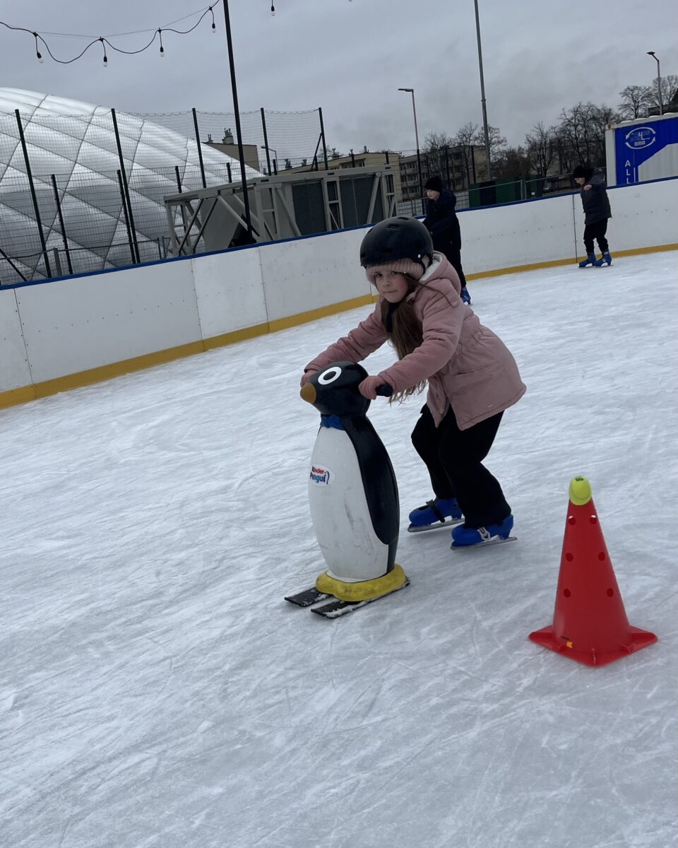 Z kolei Marcelina jest na zakręcie z pingwinem