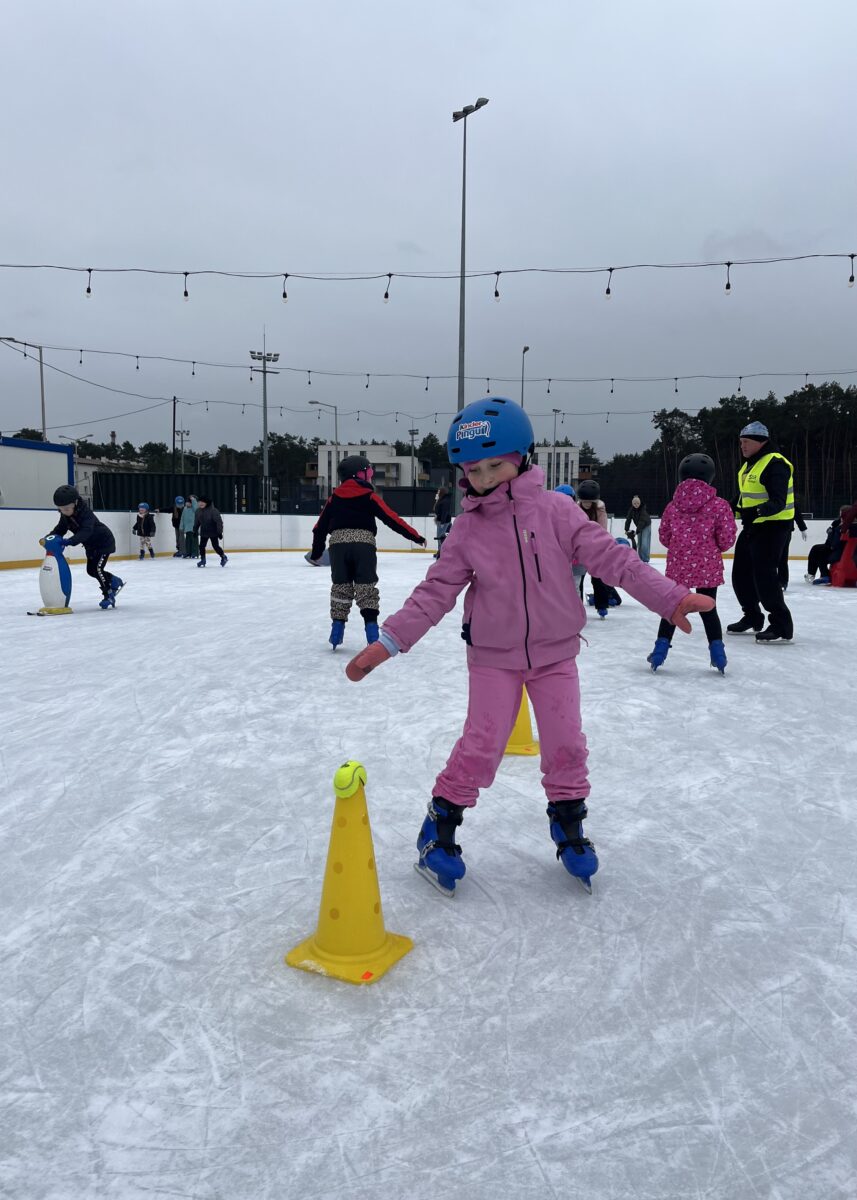 Michalina test sprawnościowy wykonuje na łyżwach