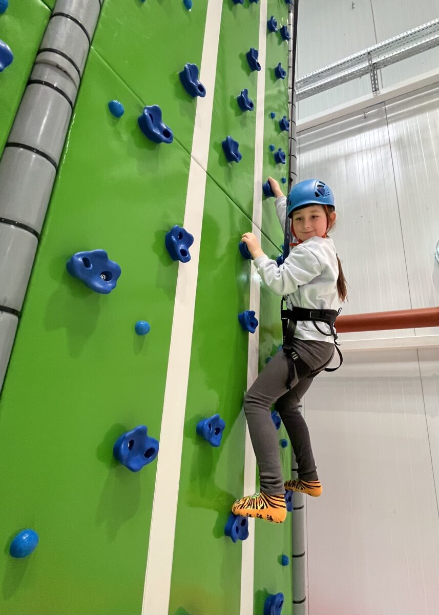 Michalina z kolei próbuje się wspinać co raz wyżej