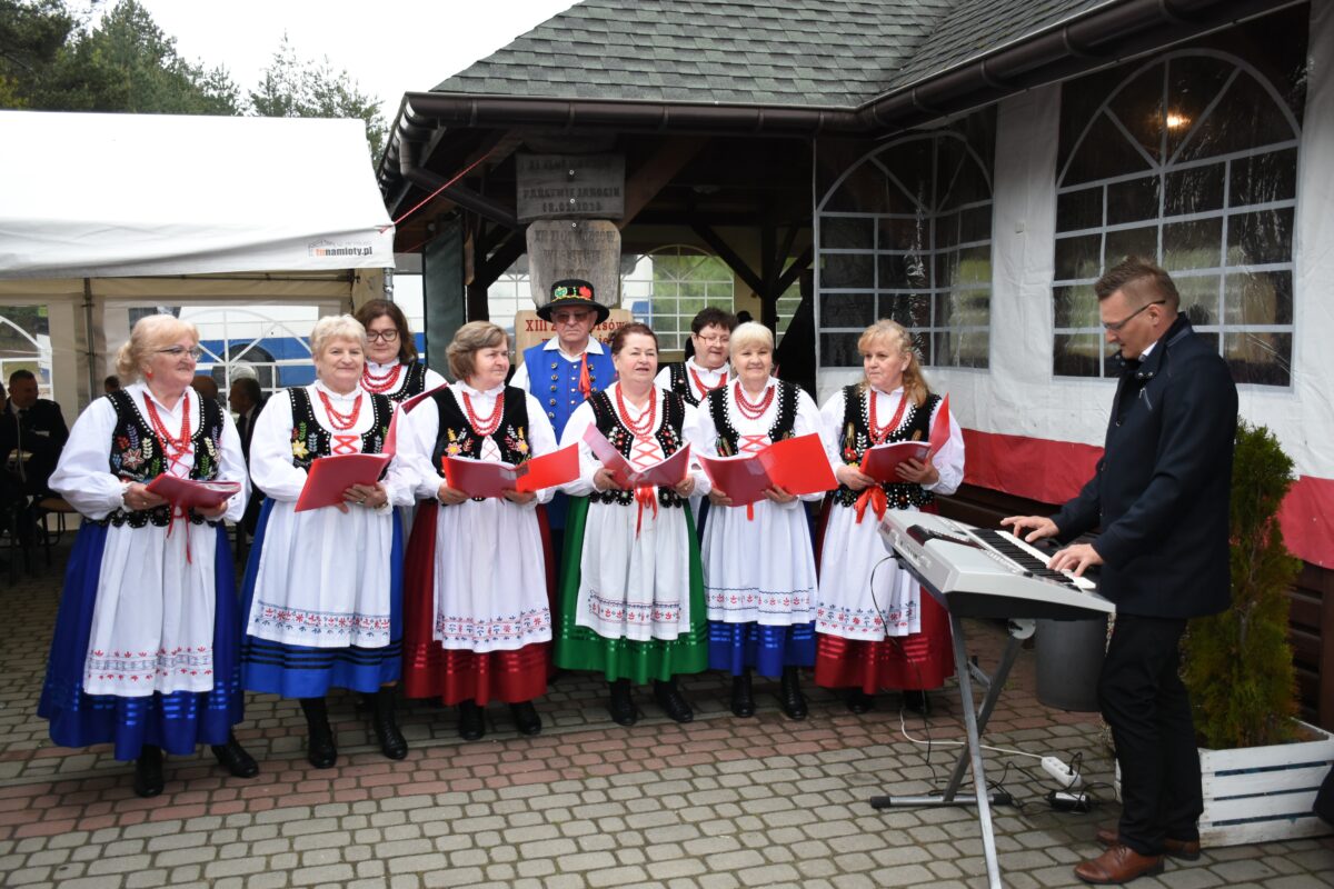Wesołe panie śpiewają
